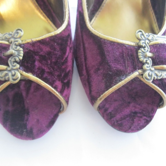 Chinese Laundry Purple Velvet & Gold Heels Sz 8 - Picture 4 of 7